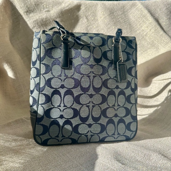 Coach Signature Canvas Tote (J1K‑6090) - Picture 16 of 16